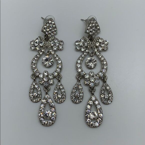 NWT Beautifully Elegant Chandelier Earrings - Picture 7 of 7